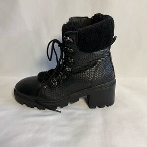 Vintage Foundry Boots Size 7 Black lace-up Faux fur lining